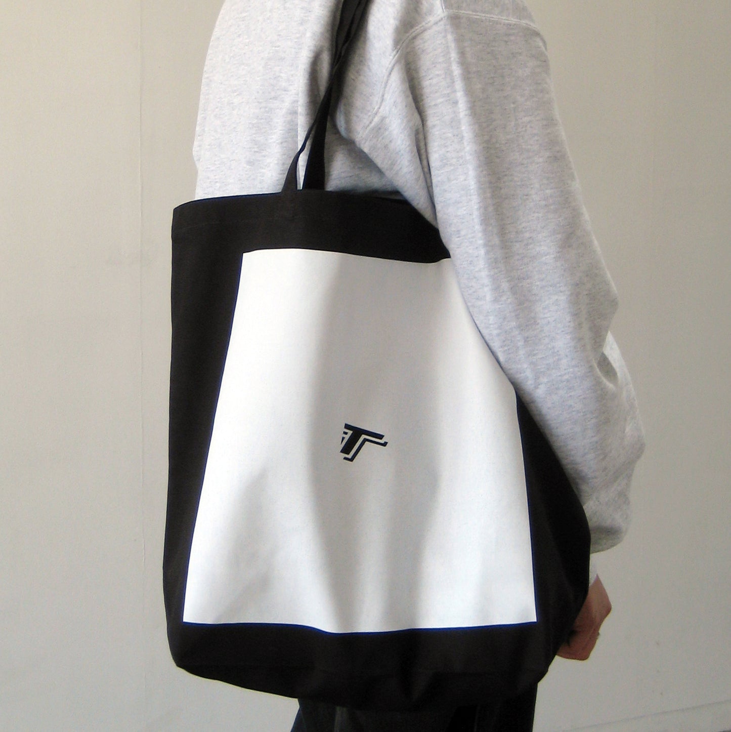 LOGO RECORD BAG BLACK